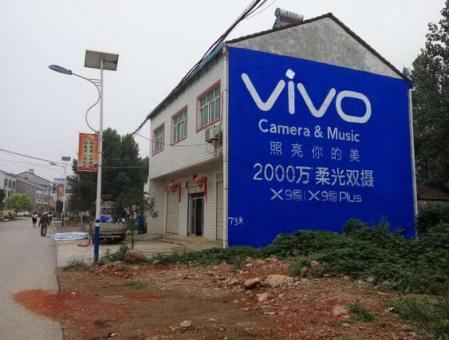 木里刷墙广告和喷绘墙体广告哪个效果好？