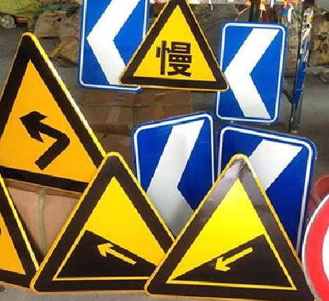 木里标识标牌中颜色的确定是很重要的。